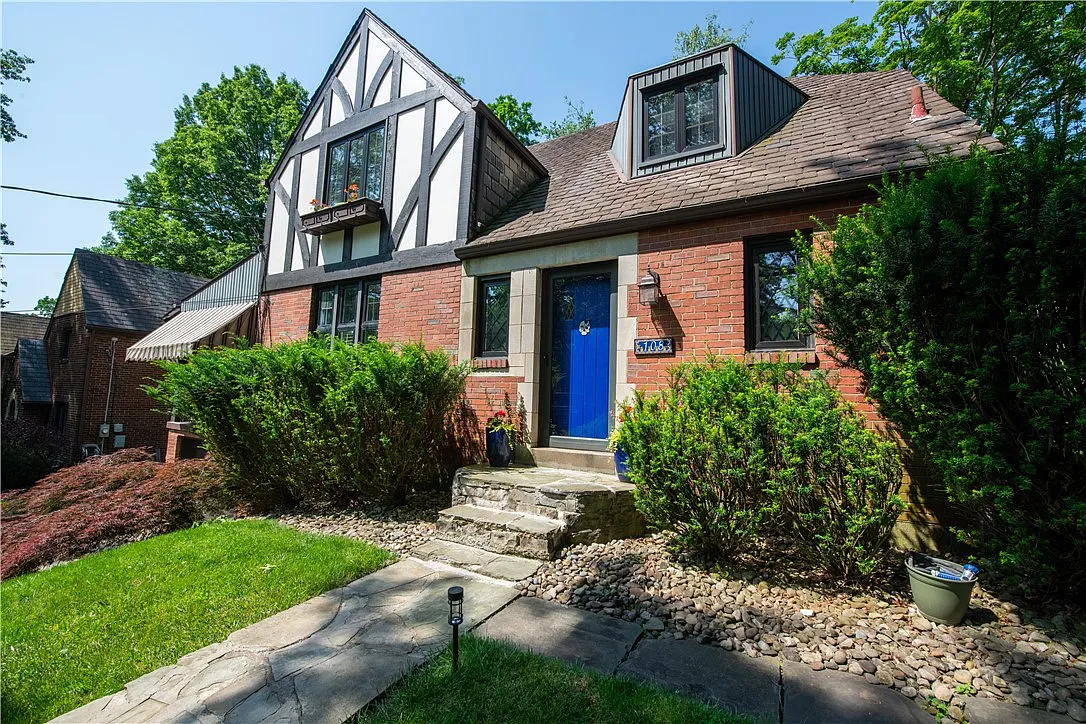 108 Cascade Rd, Pittsburgh, PA 15221